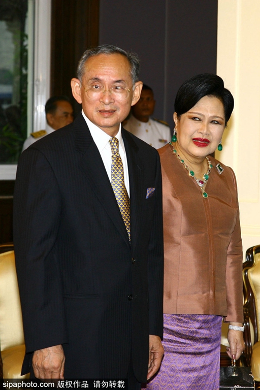 泰国国王逝世享年88岁 回顾普密蓬的王室生涯