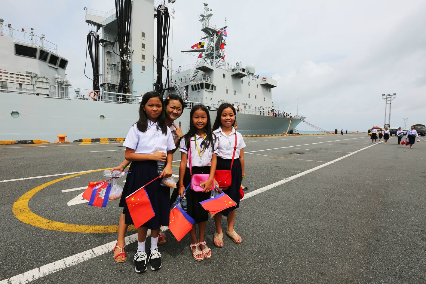 中国海军护航舰队访问柬埔寨