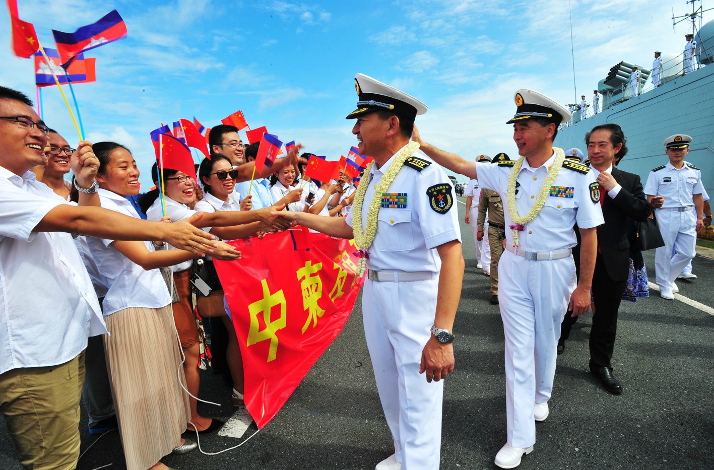 中国海军护航舰队访问柬埔寨