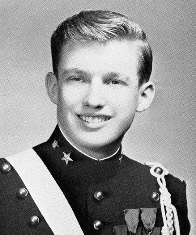 11 特朗普年轻时也曾是帅气军人