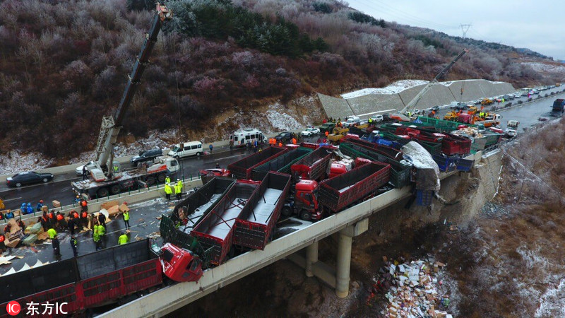 4 京昆高速山西平阳段发生特大交通事故 已致17人死亡