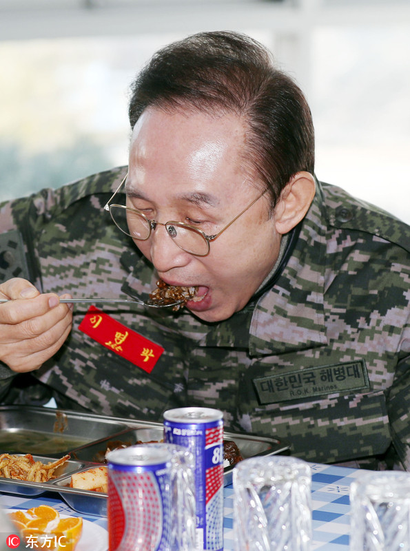龙虾批发地_朝鲜韩国军队_韩国军队伙食吃龙虾被批作秀