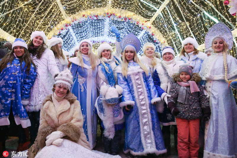 当地时间2017年1月12日,俄罗斯莫斯科,当地举行雪姑娘游行,庆祝俄历