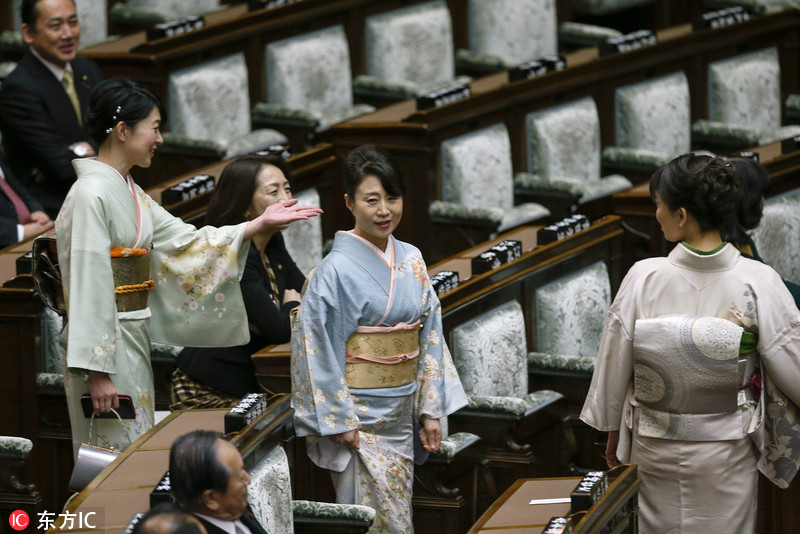 日本常会召开商榷天皇退位事宜女议员着和服出席