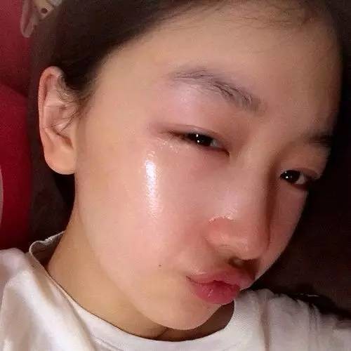 李小冉白到发光,周冬雨频发素颜照,你猜哪个女星是真的皮肤好