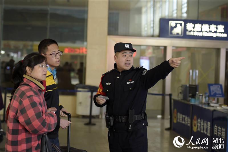 "80后"所长董俊锋的年三十