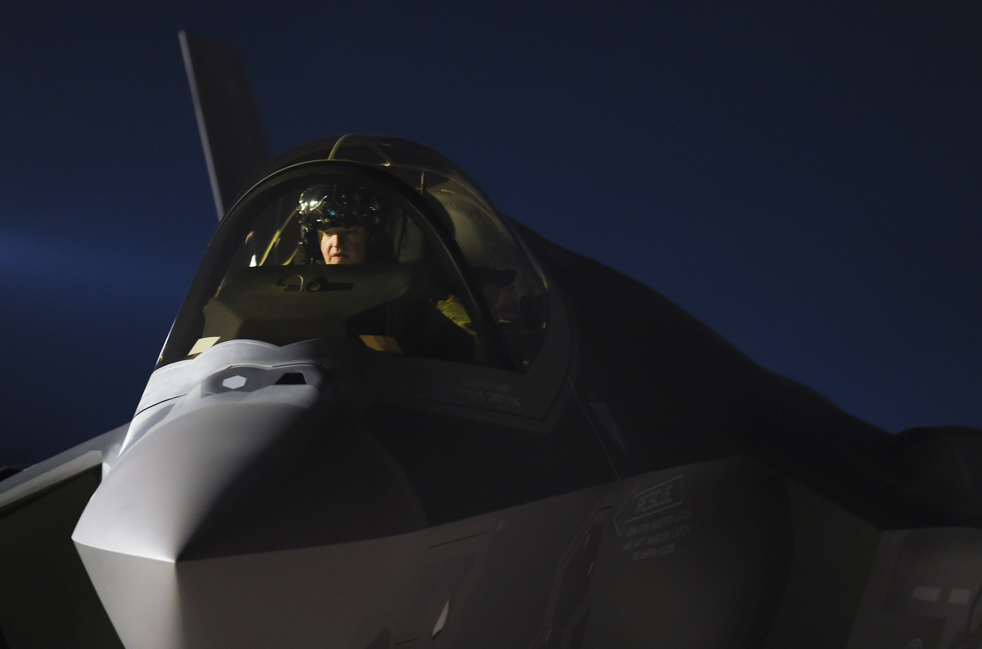 10 f35战斗机亮相美军开年演习