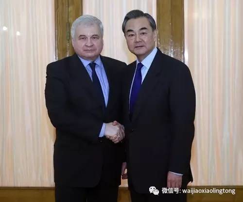 外交部长王毅赴俄罗斯驻华使馆做客
