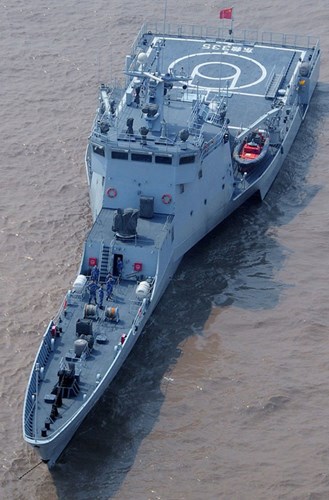 29 阿布扎比防展现中国三体护卫舰