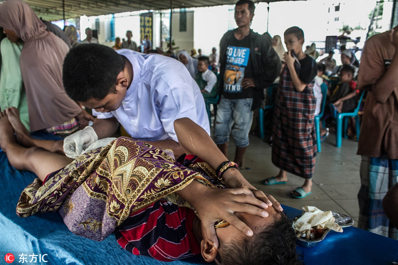 印尼600男孩参加集体割礼 表情扭曲痛不欲生