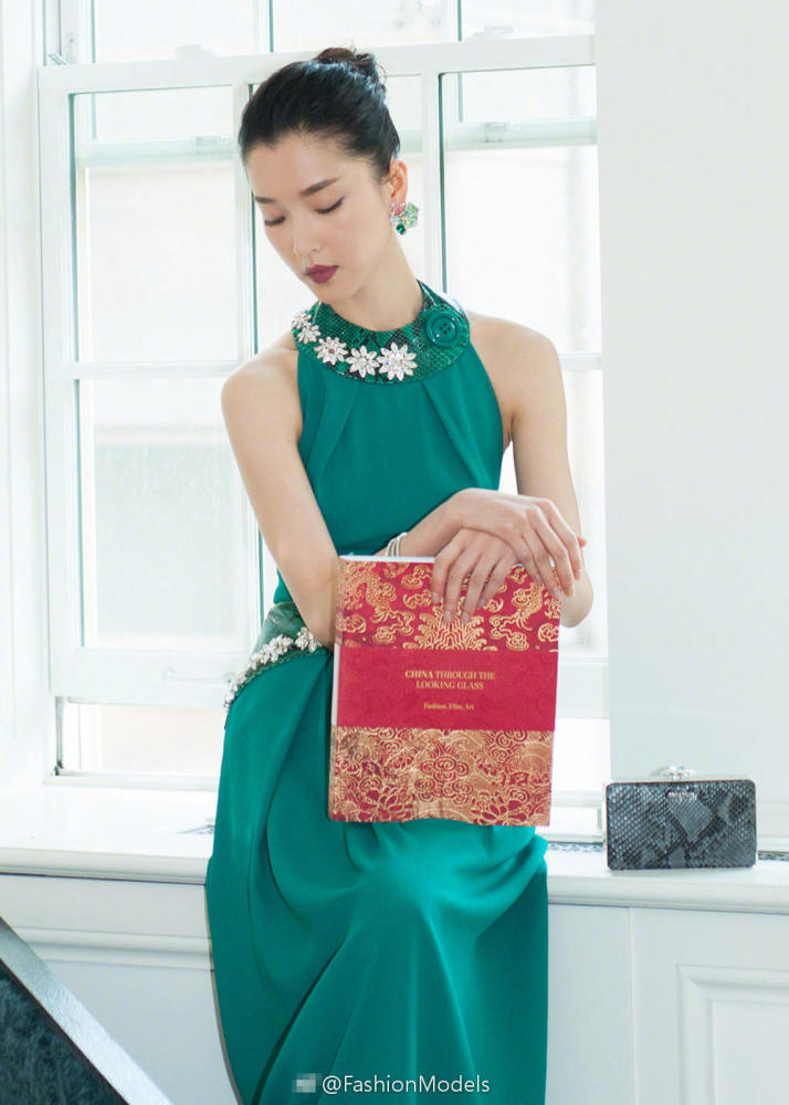 气质在骨 美人如玉!杜鹃完美诠释东方美