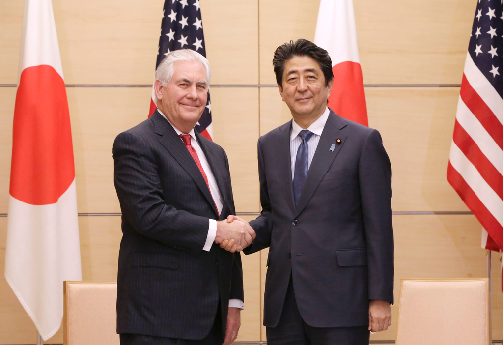 4 安倍晋三会见美国务卿蒂勒森 强调美日同盟重要性