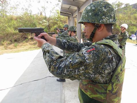 台陆军近年加强手枪射击训练,但是枪支老旧的问题也浮上台面.