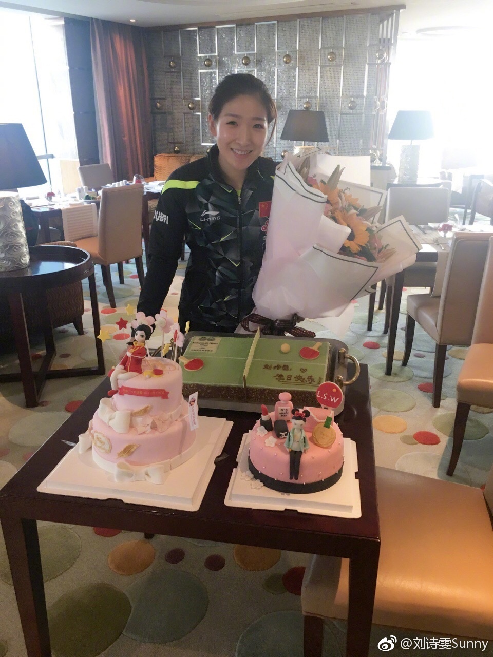 9 刘诗雯生日粉丝送戒指:求婚呢还是要我征婚?
