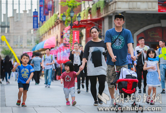 一秒入夏武汉街头好清凉图