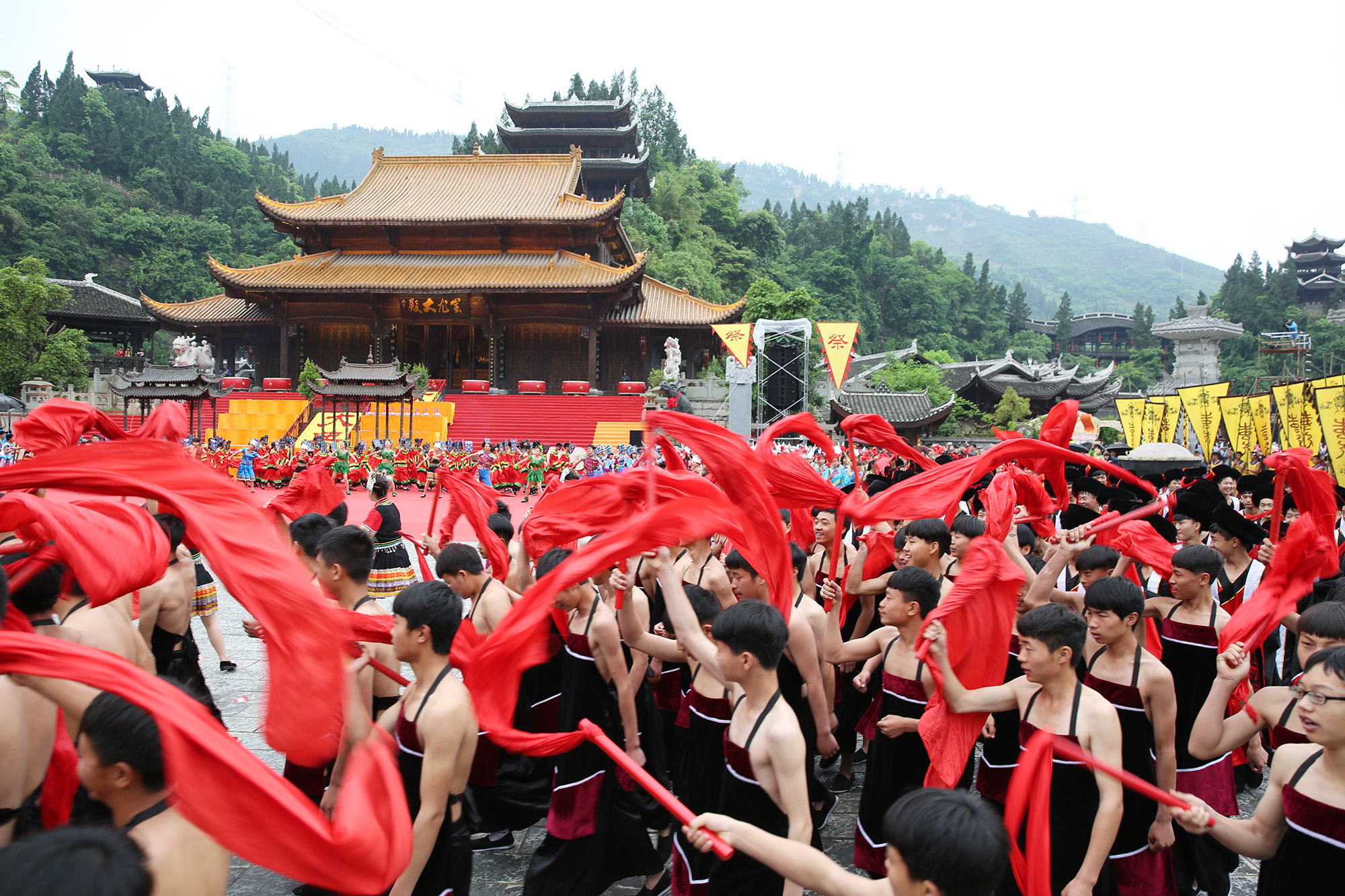 15 揭开苗族神秘面纱"见证九黎城祭祀蚩尤大典"