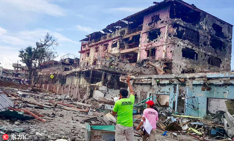 菲律宾马拉维战事至少174人死亡 房屋受损严重满目苍夷