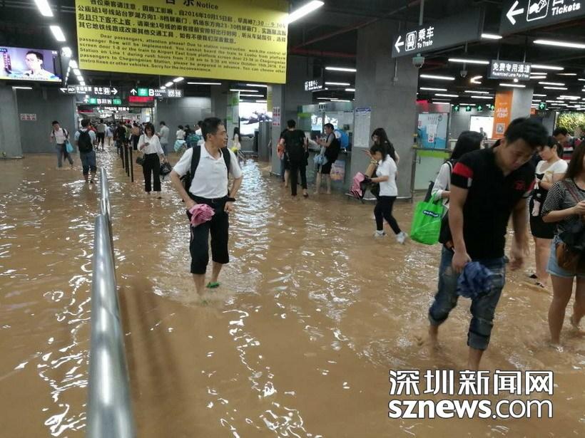 19 深圳大暴雨致地铁站被淹 道路划水严重