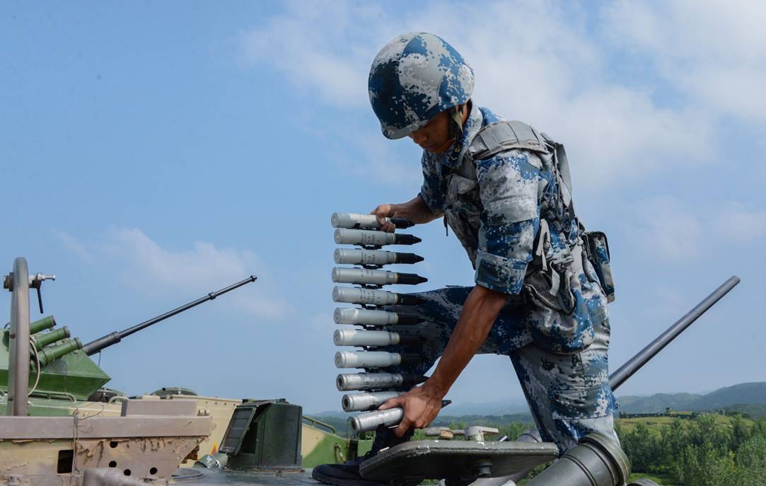 空降兵为国际军事竞赛苦练技能