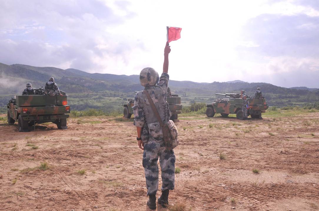 6 炮兵部队自行迫击炮实弹试射训练