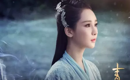 请教了古妆大拿杨紫,她说:秘诀全在眉毛上!