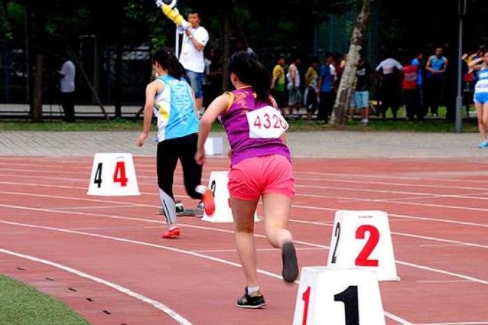 近日,来自东北某市中学生运动会的数据引发舆论关注,女子800米纪录40