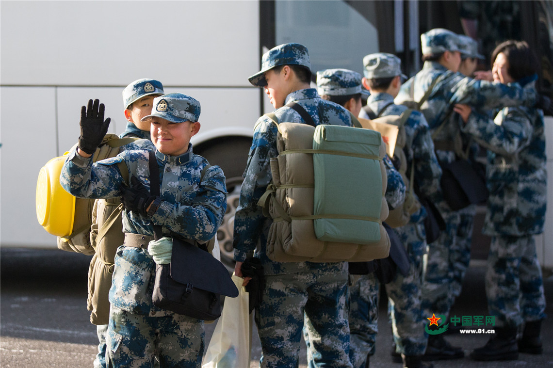 28 空军女兵在新兵连的最后一天