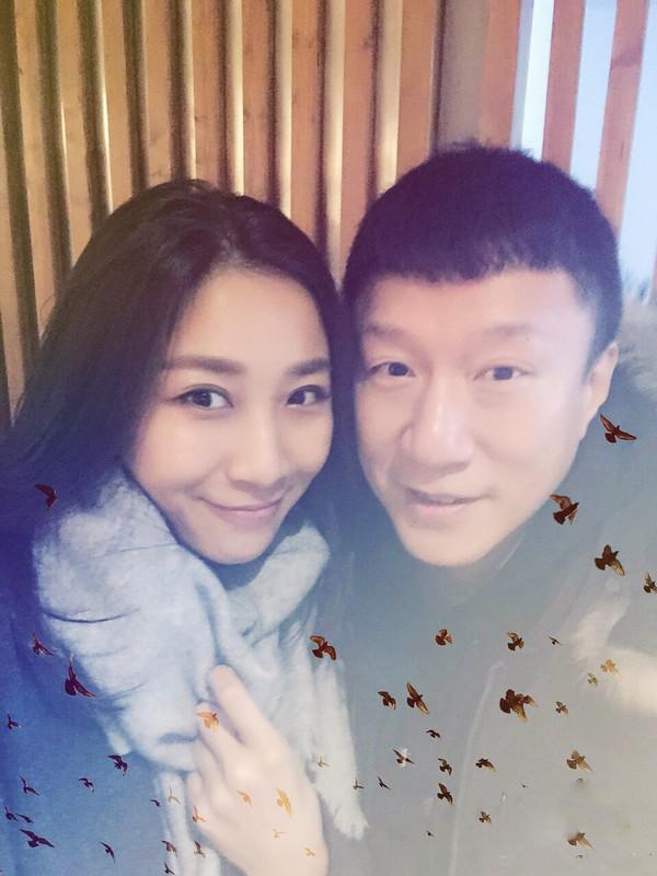 比如说孙红雷,和老婆恋爱多年结婚,最近给女儿过百日宴,幸福感要溢出
