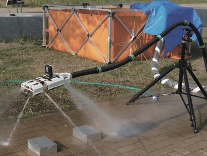 日本研究人员演示蛇形飞行消防机器人