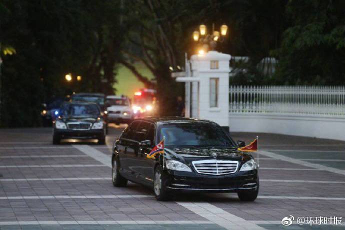 金正恩与李显龙会面后乘车驶离新加坡总统府(图)