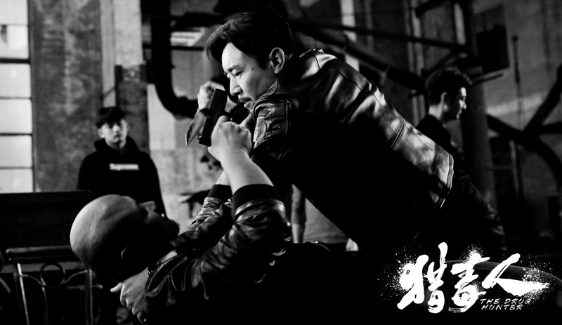 由于和伟、张丹峰、侯梦莎主演的现实主义缉毒题材电视剧《猎毒人》正在