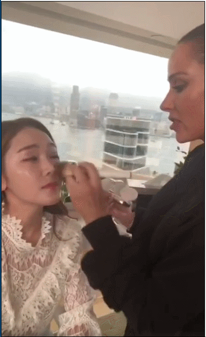 jessica郑秀妍直播化妆大眼睛放电皮肤好到发光