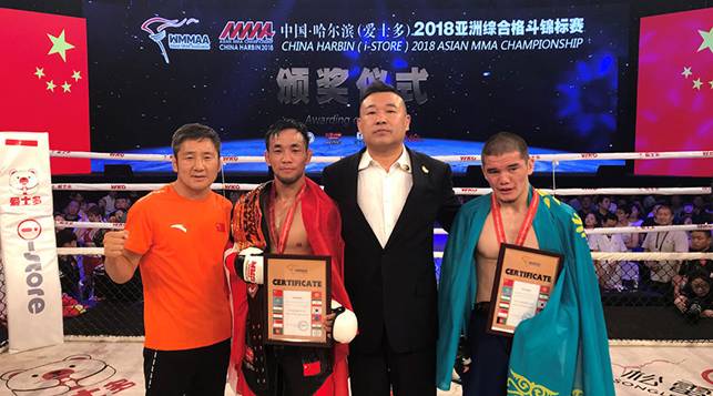 世界综合格斗锦标赛那些不容错过的精彩瞬间(图1)