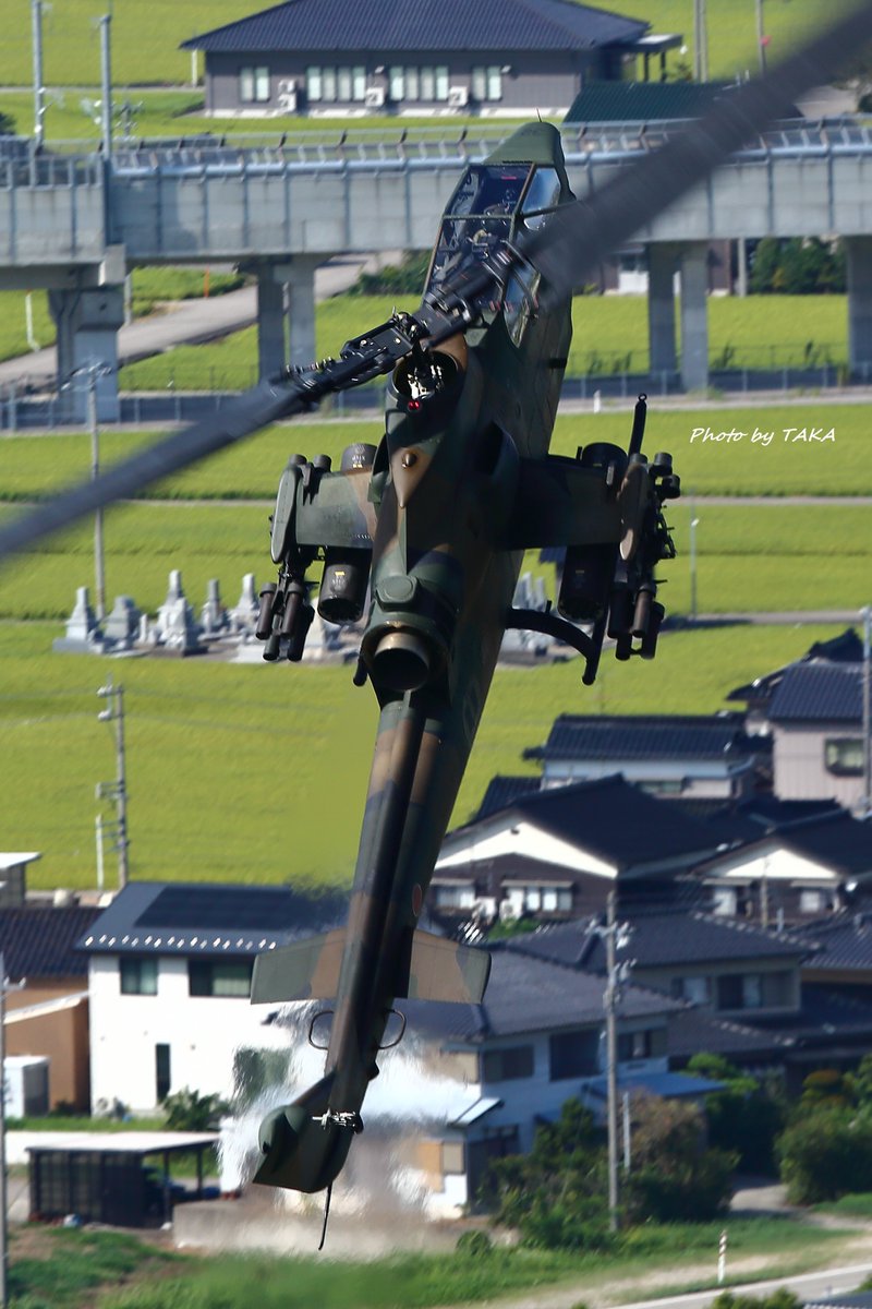 7 日本举行直升机飞行表演 大秀高难度机动