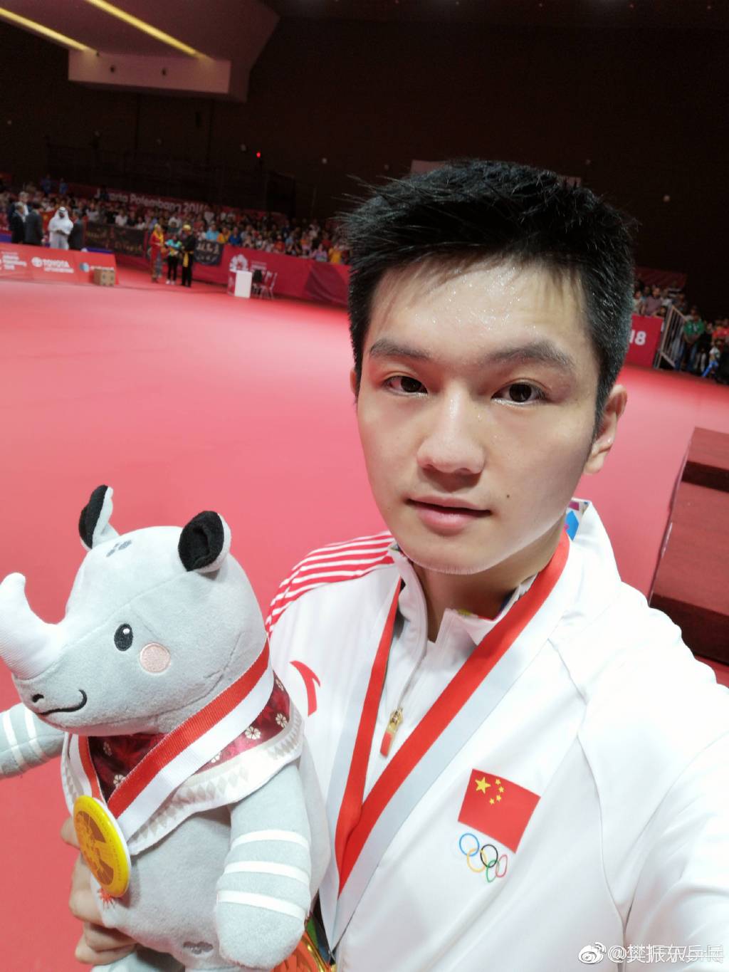 北京时间9月3日,亚运会乒乓球男单男团双冠王樊振东在个人社交平台