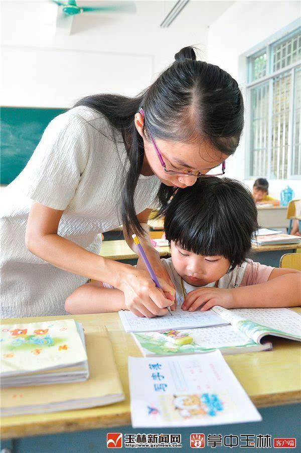 平凡的感动玉林这所大山深处里的小学老师他们的一天是这样度过的