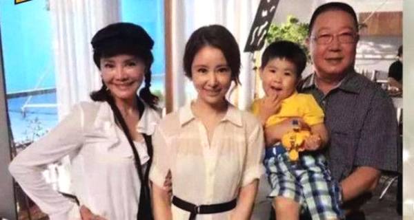 42岁林心如与71岁婆婆,两人同框比美,71岁的婆婆身上亮了