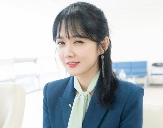 37岁张娜拉近照嫩成20岁,这颜值女生看了都要羡慕,简直像吃了防腐剂!