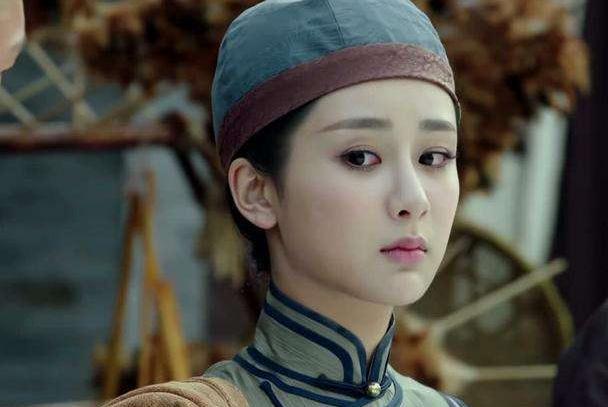 女扮男装的女星,杨紫可爱,林青霞经典,而她骗了我们整个童年