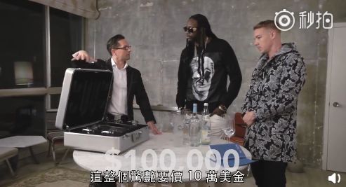 介绍人说这矿泉水水源来自北洛杉矶山脉,含有完美比例的矿物质,不添加