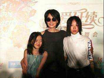 王菲女儿和冯小刚女儿近照曝光,同是先天唇裂,差距不
