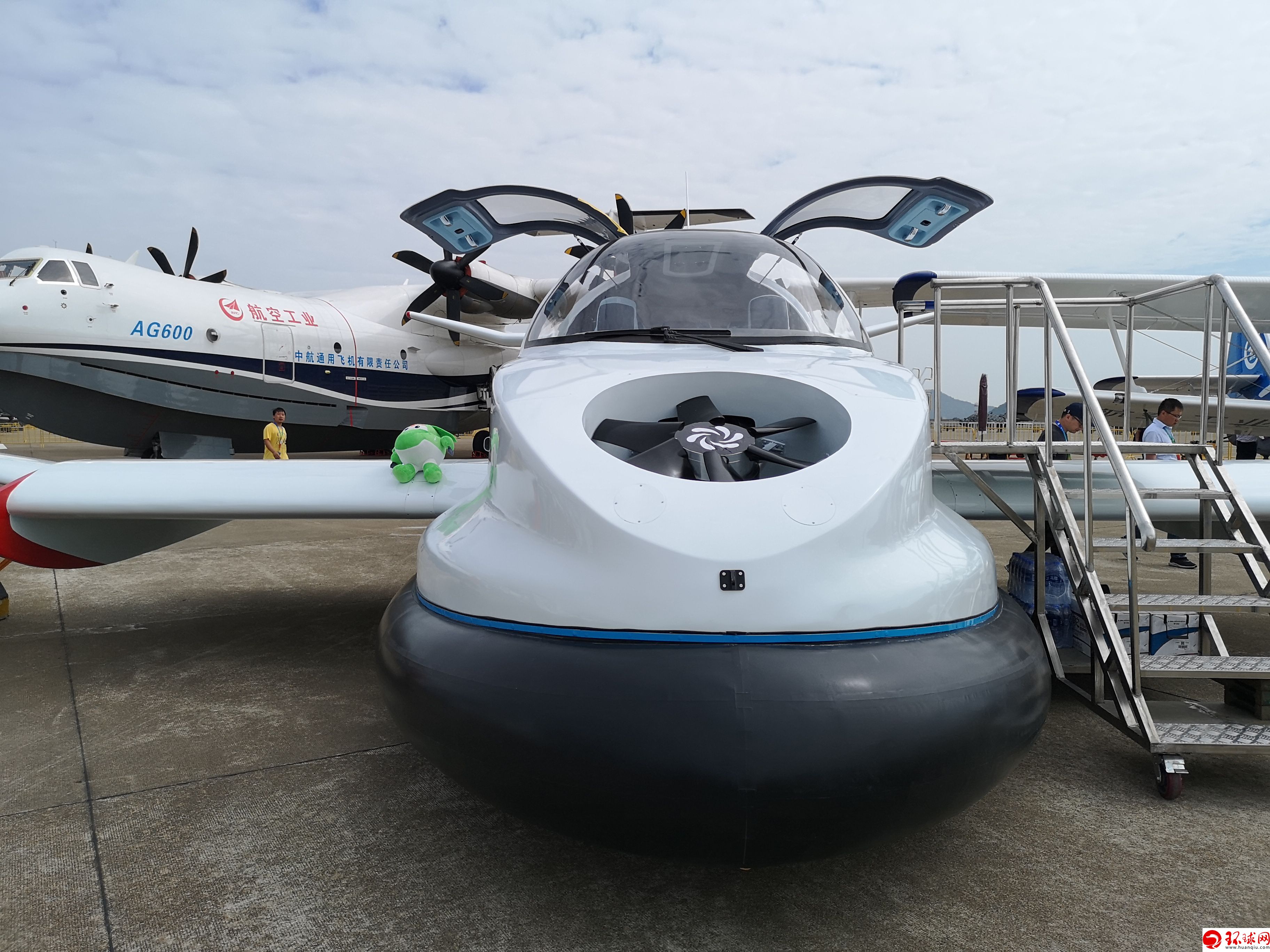 7 中航工业推出小型地效飞行器 陆海两栖轻松通行