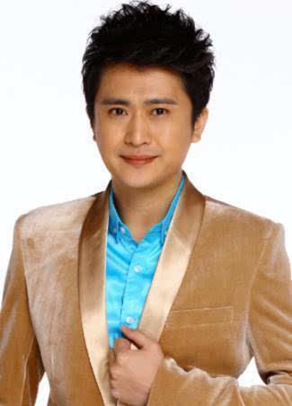 央视主持杨帆妻子曝光,妻子美丽惊艳,网友:难怪一直不公开
