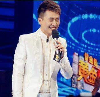央视主持杨帆妻子曝光,妻子美丽惊艳,网友:难怪一直不公开