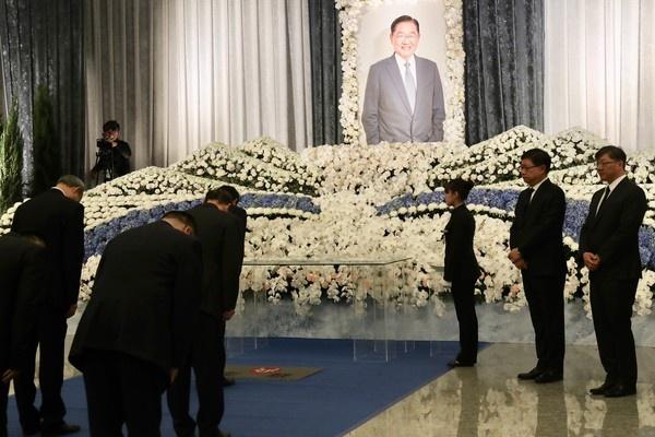 陈云林会友连战遇台当局阻挠国台办台湾有些人已经沦为政治动物