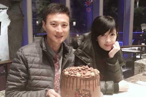 周慧敏倪震结婚10周年晒合照一个冻龄一个暴瘦
