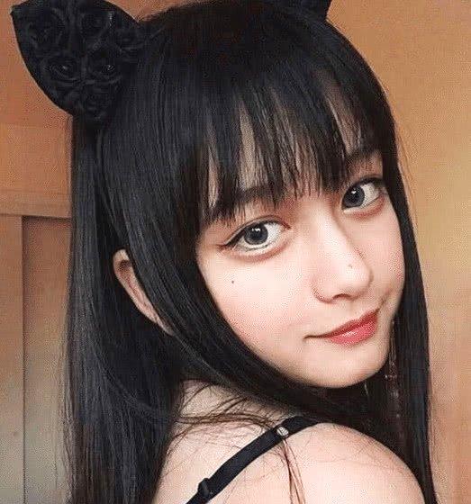 00后女孩颜值逆天被质疑整容看到父母照片后网友炸锅