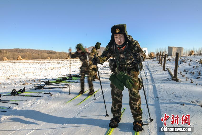 8 武警吉林省总队机动支队开展冬季野营拉练