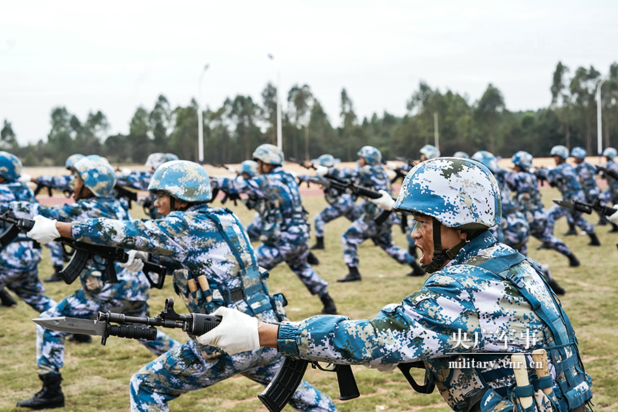 11 海军陆战队全副武装新年开训状态满分