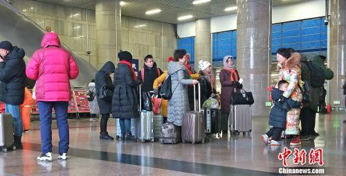 猪年春节"反向团圆"成潮 有家人的地方就是过年